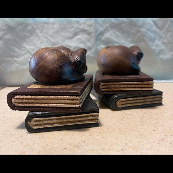 VTG Two Mandalay Hand Carved Kitty Cats Sleeping On A Stack Of Books - Picture 5 of 7
